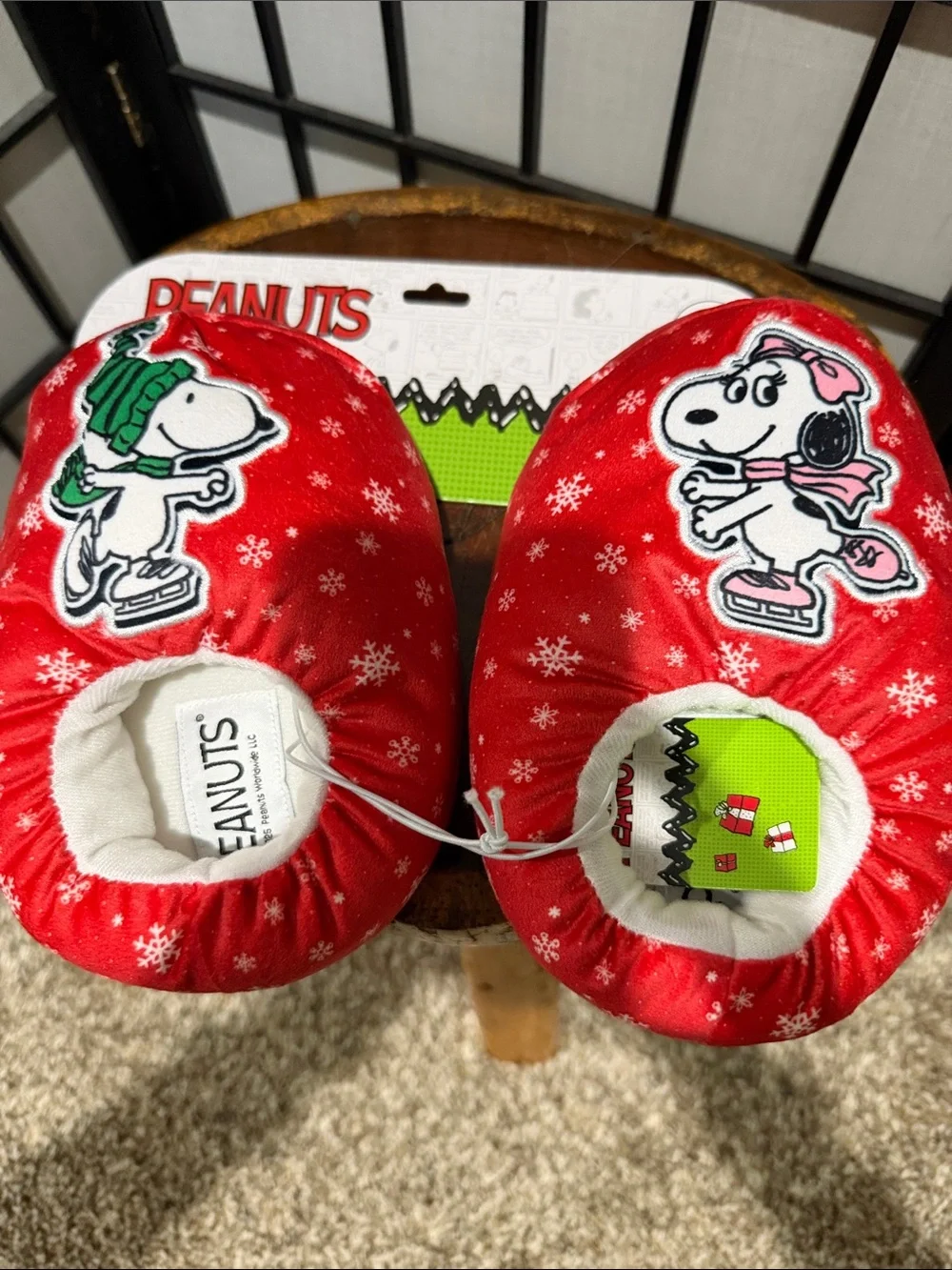 Peanuts 11/12 Squishy Kids Snoopy Ice Skating Slippers NEW